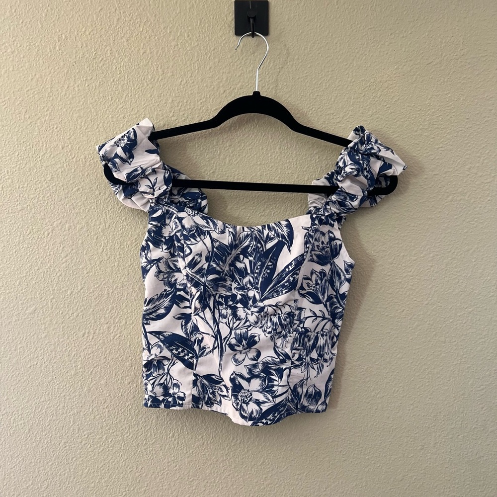 NWT Ambercrombie & Fitch Blue and White Puff Sleeve Crop Top